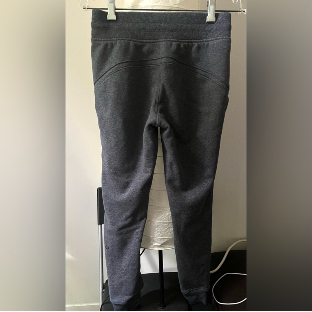 NWOT WOMENS LULULEMON WARM DOWN JOGGER IN HEATHERED CORE
GRAY SIZE 4 - Picture 6 of 10